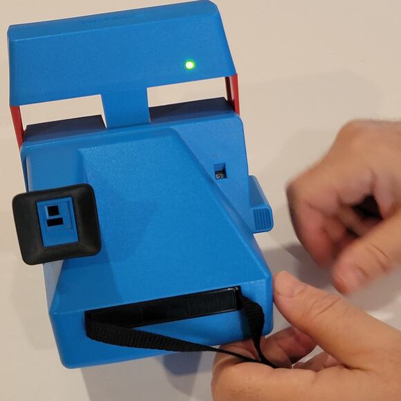 Hello Kitty Polaroid 600 Blue Refurbished by Retrospekt Limited Edition - Picture 9 of 11